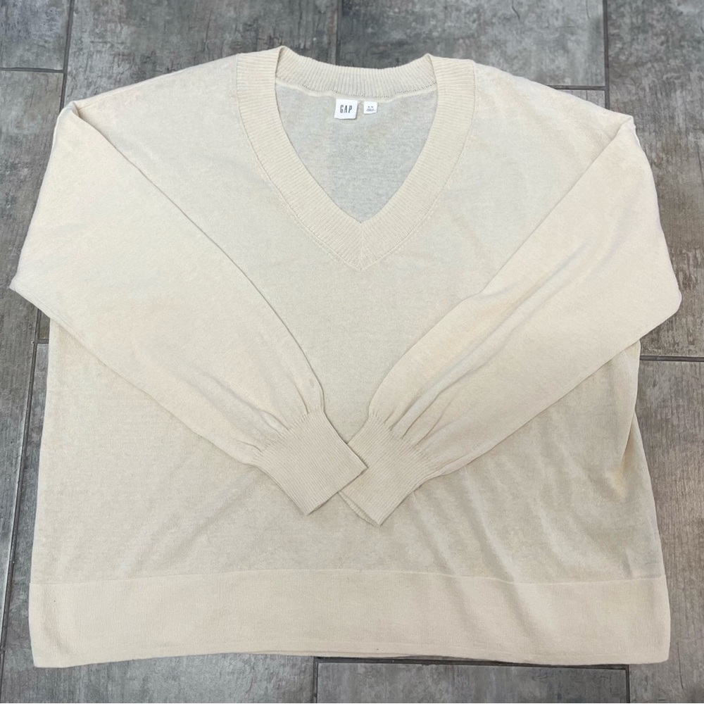 GAP Women’s Cream V-Neck Sweater